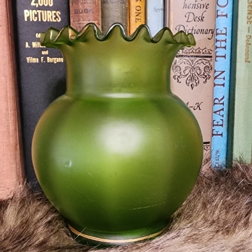 Victorian Bohemian Glass Vase Green Ruffled Edge Lily Of The Valley Handpainted - Picture 4 of 8